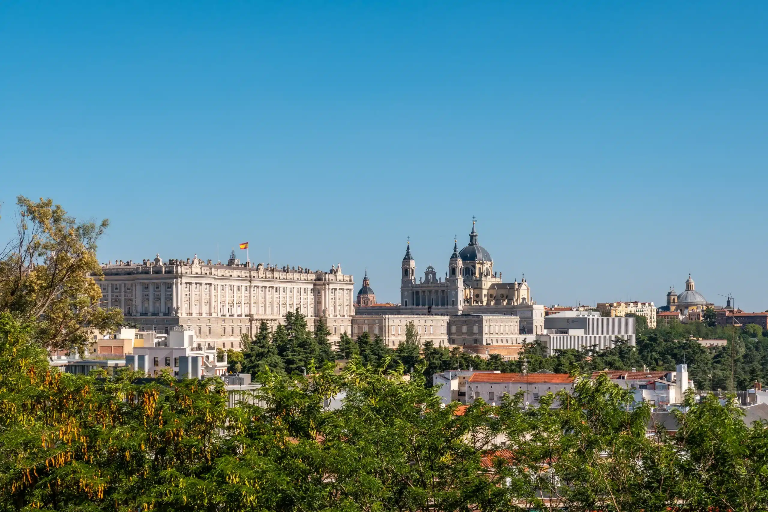 Vistas de la Catedral de Santa María la Real de la Almudena en Madrid