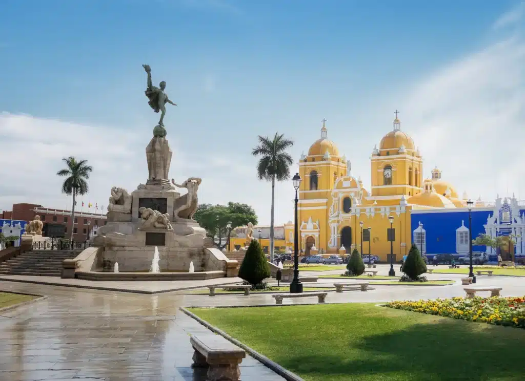 Plaza-de-armas-Trujillo
